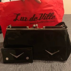Used Lux de villa patent leather purse